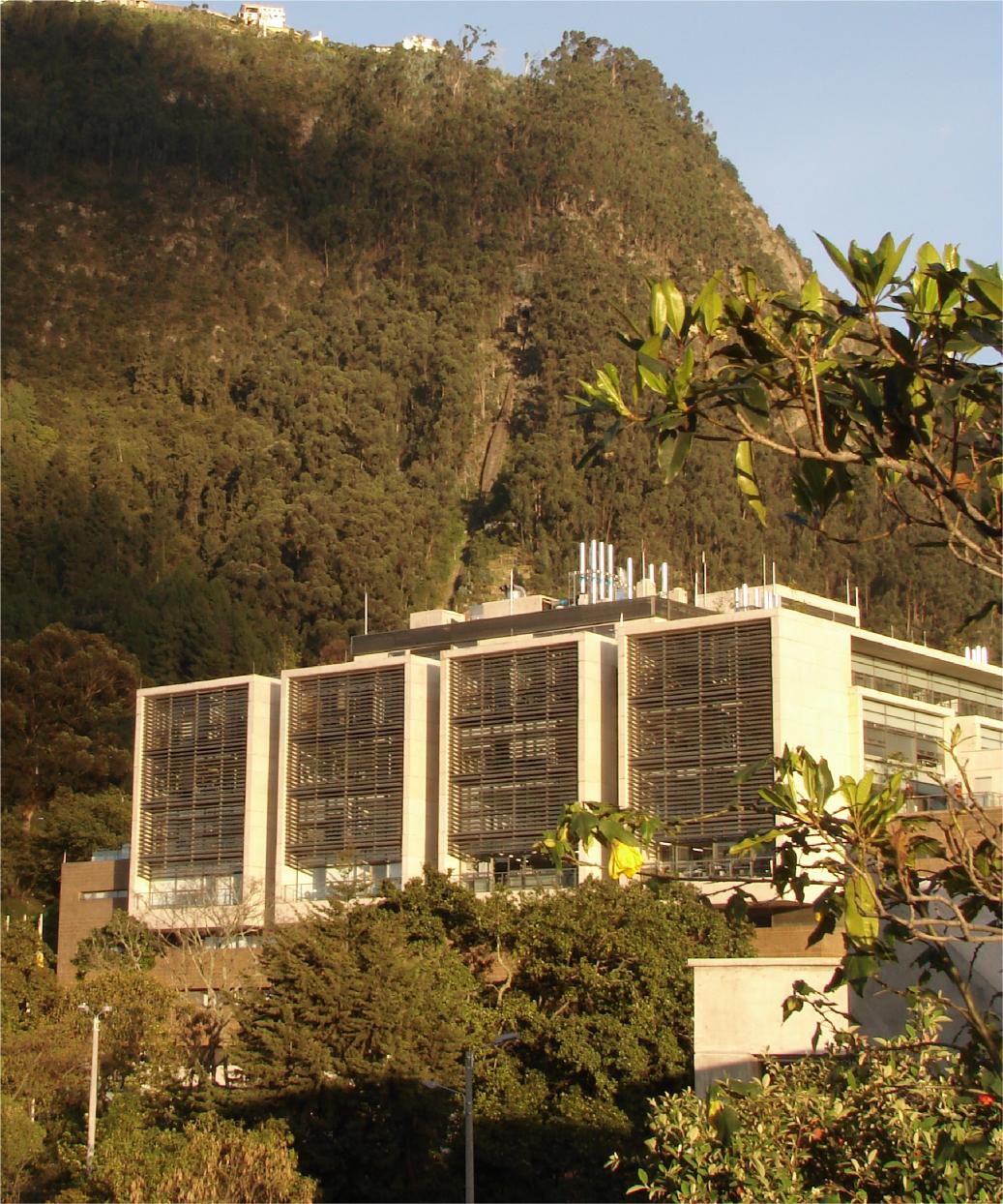 Edificio Mario Laserna - Javier Vera Arquitectos